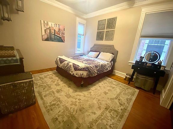 3rd image of 2221 Floyd Ave #B