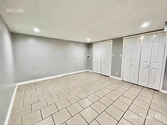5th image of 3700 Wyandotte St #B
