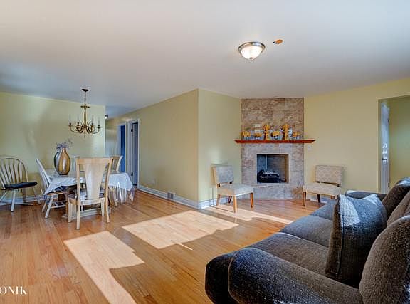 4th image of 7518 W Touhy Ave