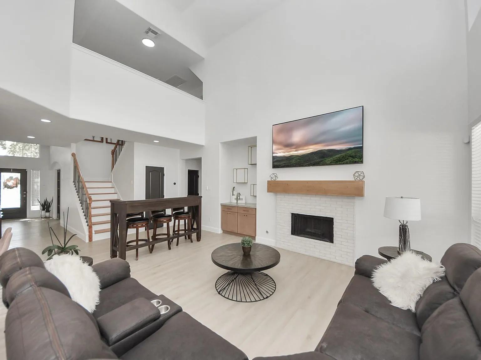 4 bed, 2.5 bath, 3112 sqft, $4,250 — Photo 3