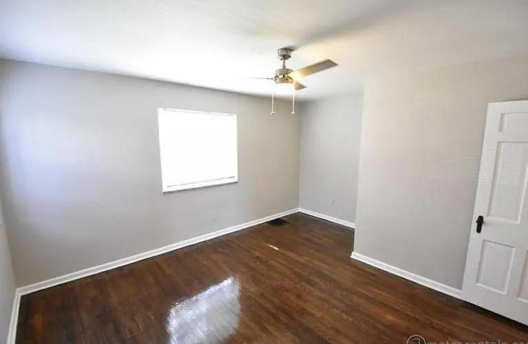 1135 S Cassingham Rd — Photo 5