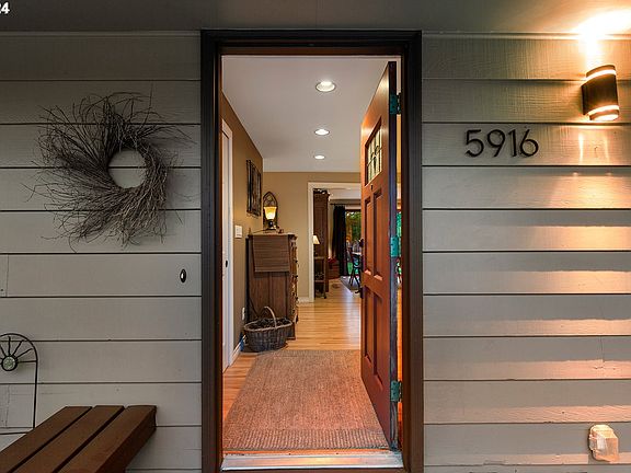 4th image of 5916 Texas Dr