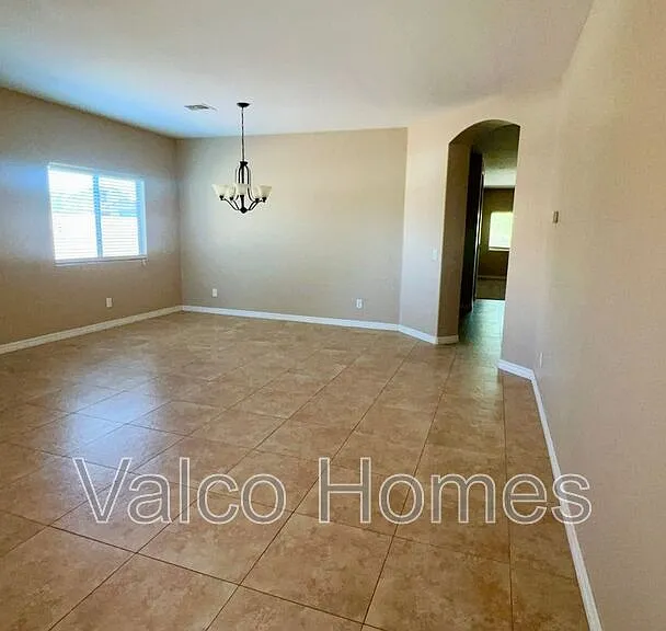 2717 E Ficus Way — Photo 2