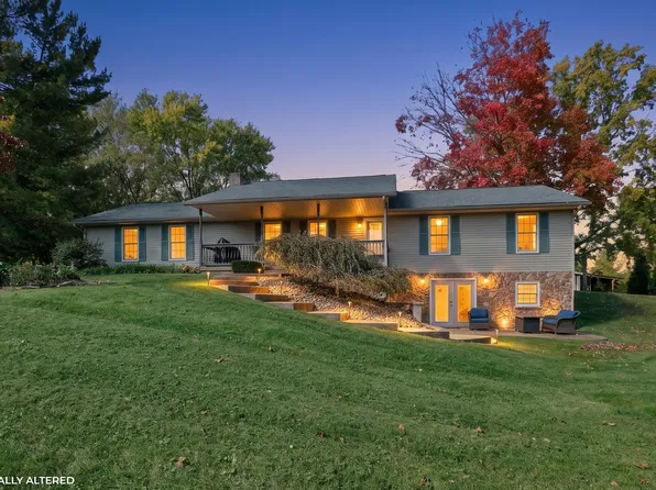 1048 Parkway Dr, Logan, OH 43138