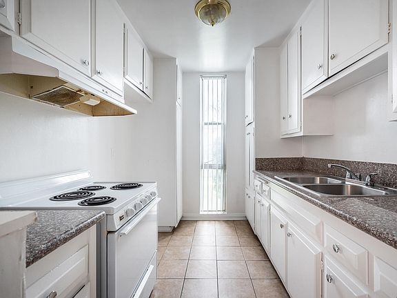 3rd image of 17463 Vanowen St APT 1