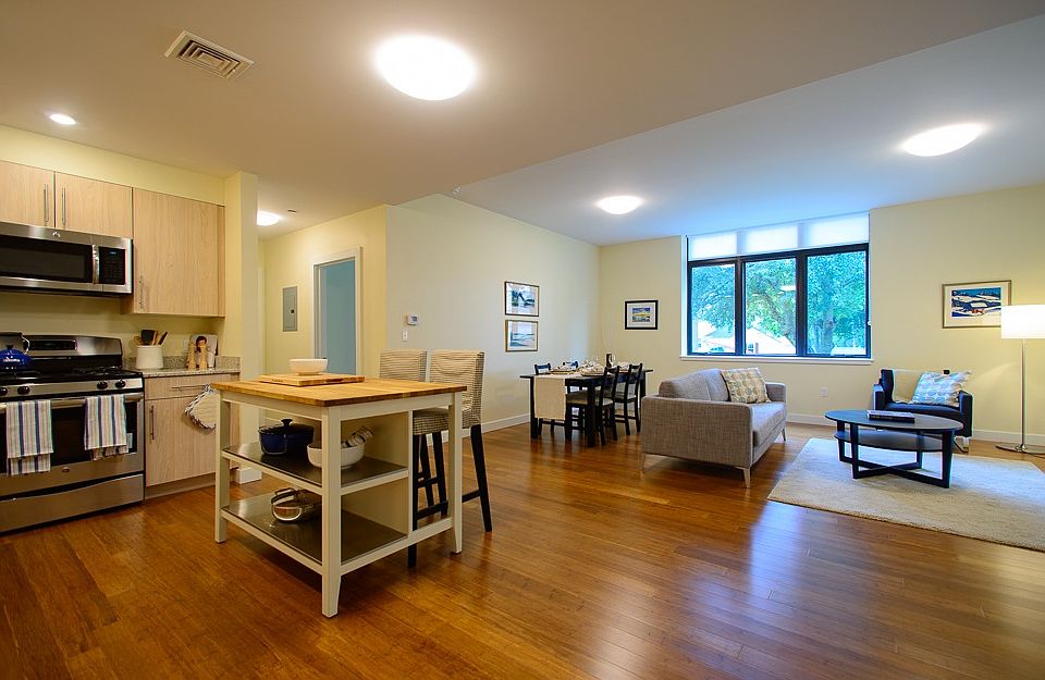 2nd image of 45 Poplar Dr APT 204