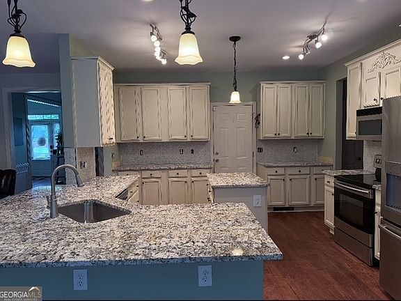 5th image of 128 Feather Ln