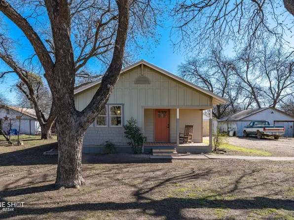 309 Pine St, Clyde, TX 79510