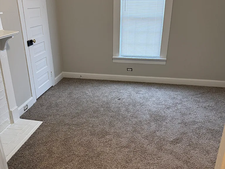 211 W Woodall St — Photo 10