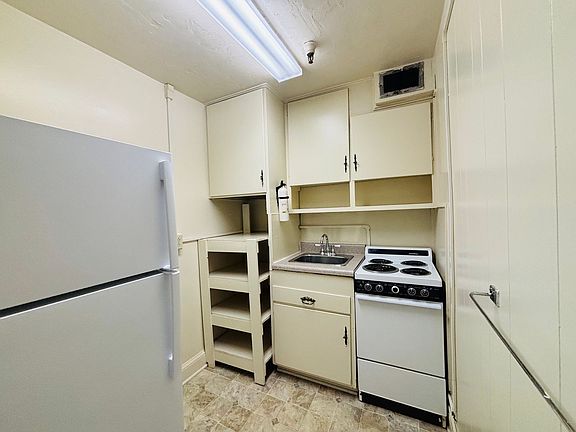 5th image of 151 College Ave #36