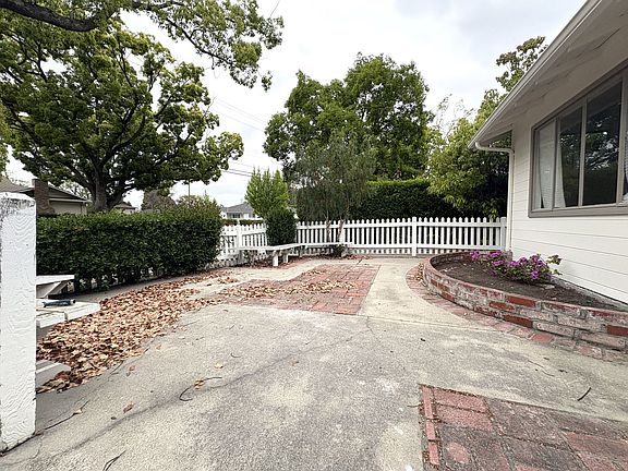 4th image of 808 Loma Verde Ave
