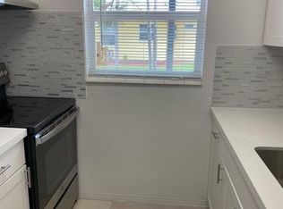 712 NE 8th St #101, Hallandale, FL 33009
