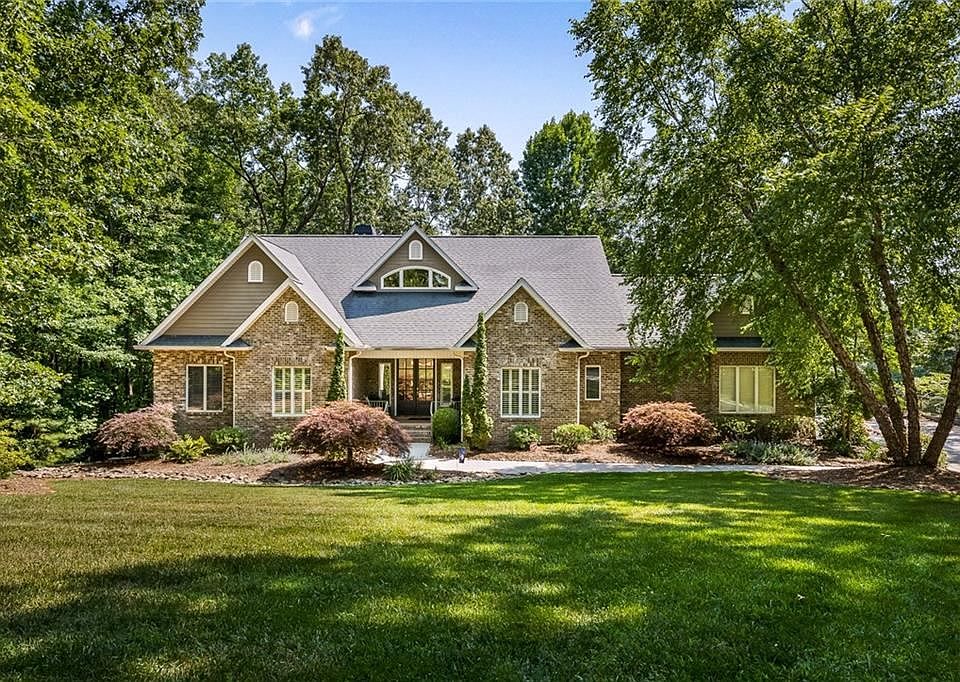 1st image of 216 E Wynward Pointe Dr