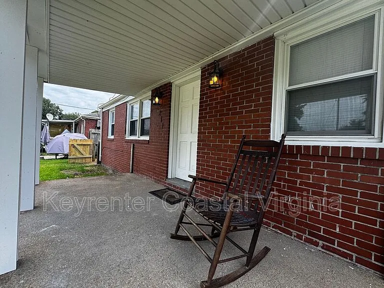 211 Rogers Ave #B — Photo 3