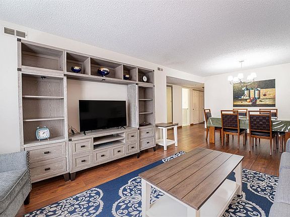 2nd image of 942 Guelbreth Ln APT 300