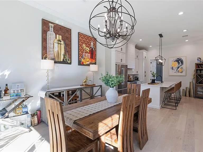 64 N Park Ave — Photo 16
