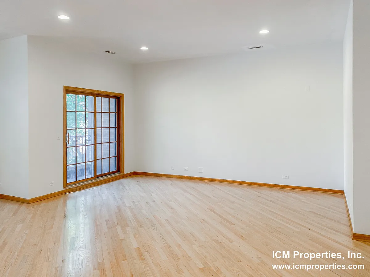 Building Photo - 3336 N Sheffield Ave #1