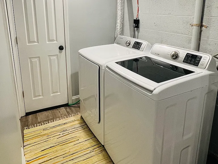 748 McHenry St #1B — Photo 7