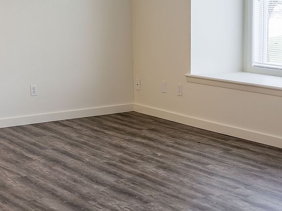 4th image of 111 W Park St #34deaa34e