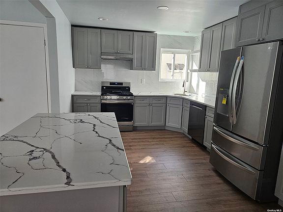 3rd image of 11 Mohegan Ave Floor 1