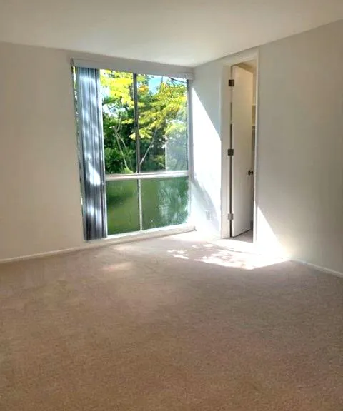 125 N Barrington Ave — Photo 7