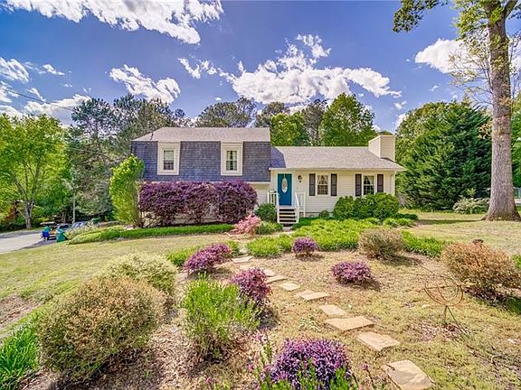 3rd image of 322 Hill Crest Cir