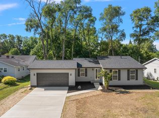 2022 Robinson Rd, Lansing, MI 48910