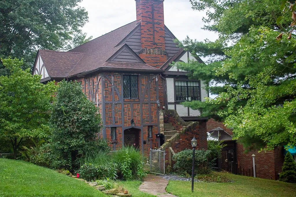 24 Holly Rd photo 1