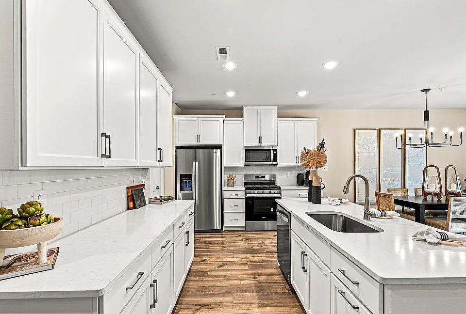 1st image of 48 Four Leaf Dr