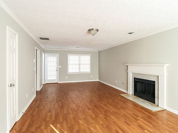 4th image of 1504 Windy Oaks Ct SE