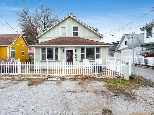 544 1st Blvd, Kingsville, ON N9Y 3V8