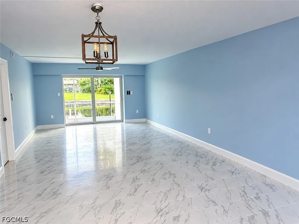 2 bed, 2.0 bath, 1288 sqft, $1,900 — Photo 2