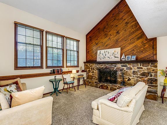 5th image of 2414 N Walden Dr
