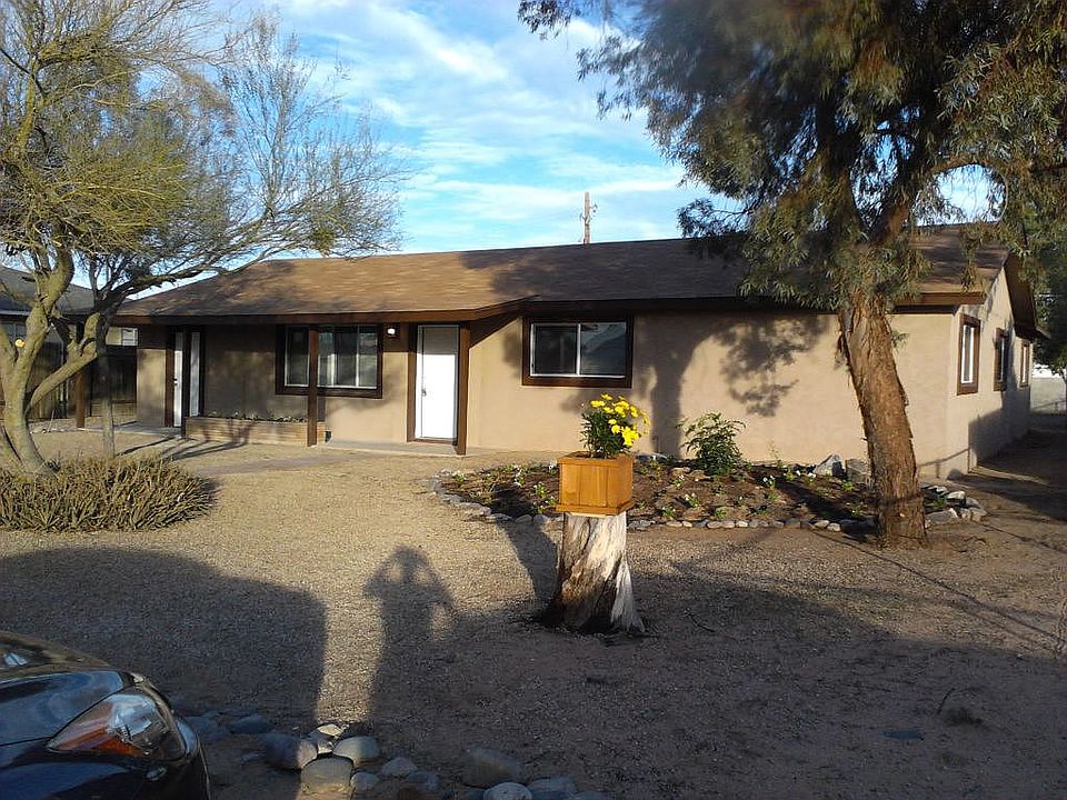 big front and backyard