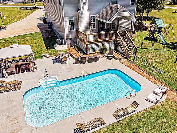 2nd image of 205 Blossom Ln