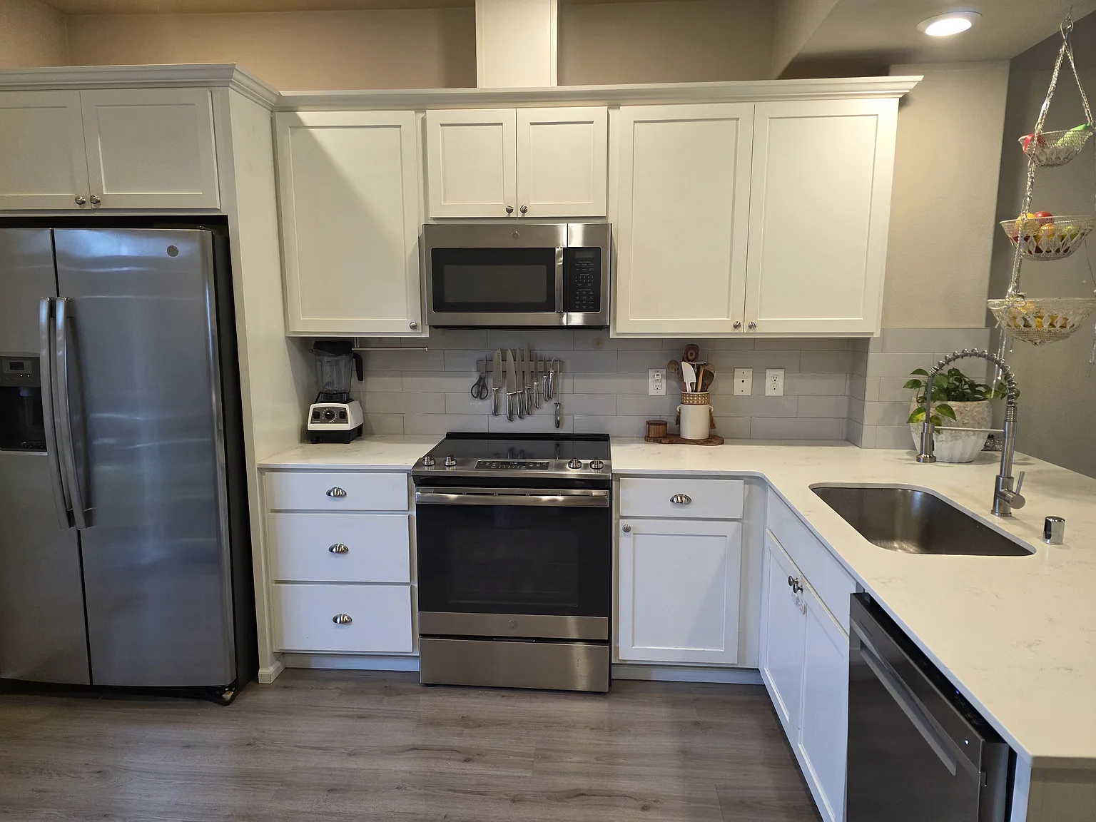2 bed, 2.5 bath, 1572 sqft, $2,700 — Photo 3