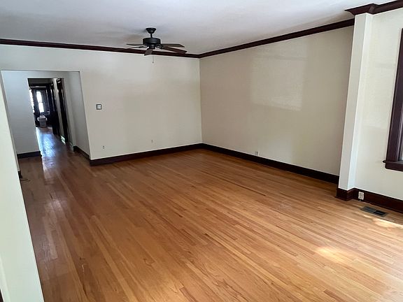 4th image of 4857 N Rockwell St #1