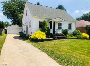 1353 Summit Dr, Mayfield Heights, OH 44124