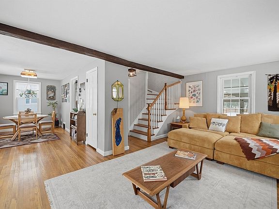 5th image of 357 Maple Rd