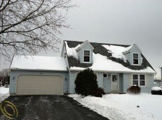3422 Pine Creek Dr, Brighton, MI