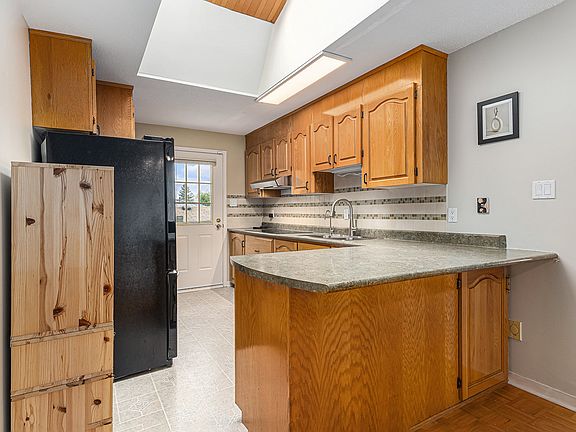 4th image of 209 Elvira St E
