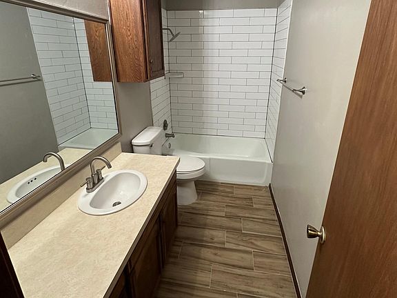 4th image of 712 S Highland Dr