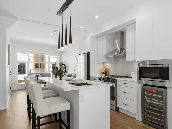 177 175a St #24, Surrey, BC V3Z 9T7