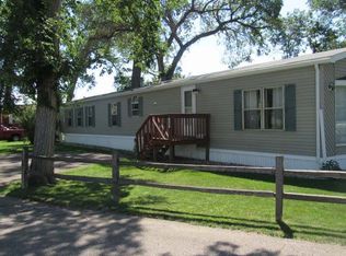 909 Woodland Dr S, Mandan, ND 58554