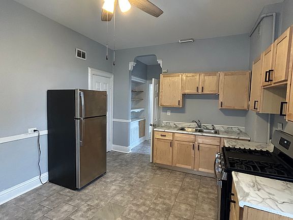 3rd image of 2624 W Augusta Blvd #2