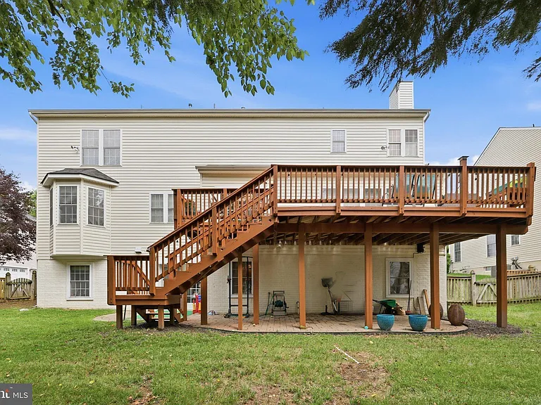 3852 Glasgow Way — Photo 40
