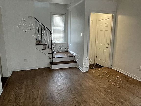 4th image of 18517 Birwood St