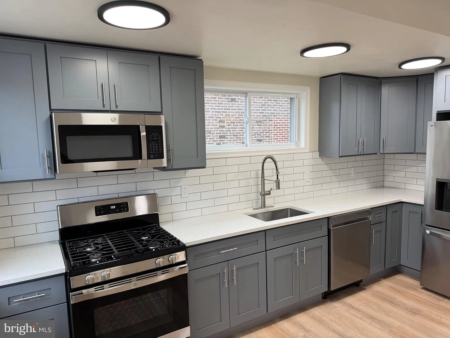 3 bed, 1.5 bath, 1420 sqft, $2,450 — Photo 1