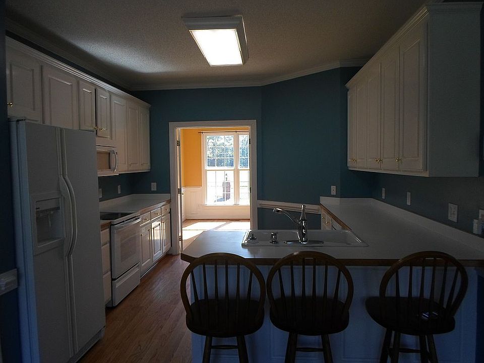 1st image of 305 Woodcroft Dr