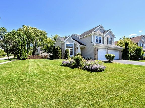 3rd image of 1397 Mayfair Ln